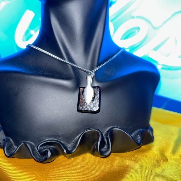 Iridescent peach bronze tones dichroic stone - Picture 4 of 4